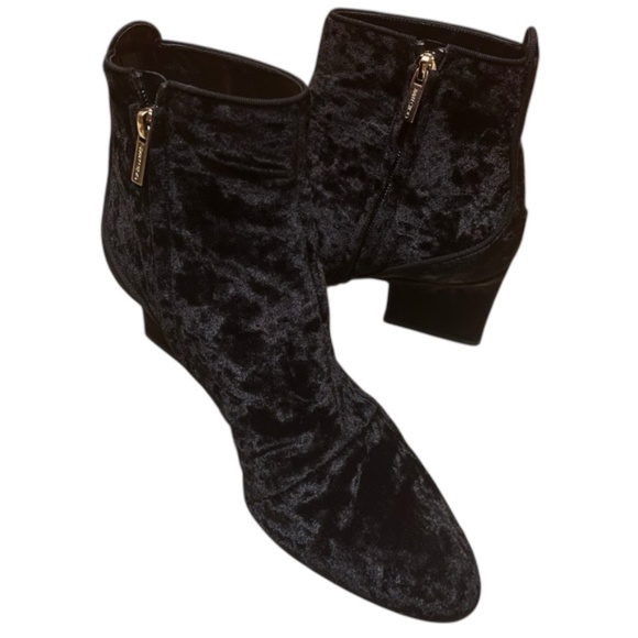 Jimmy Choo Made in Italy Women’s Black Velvet Zip Up Fashion Booties Sz-37.5 - Picture 4 of 10